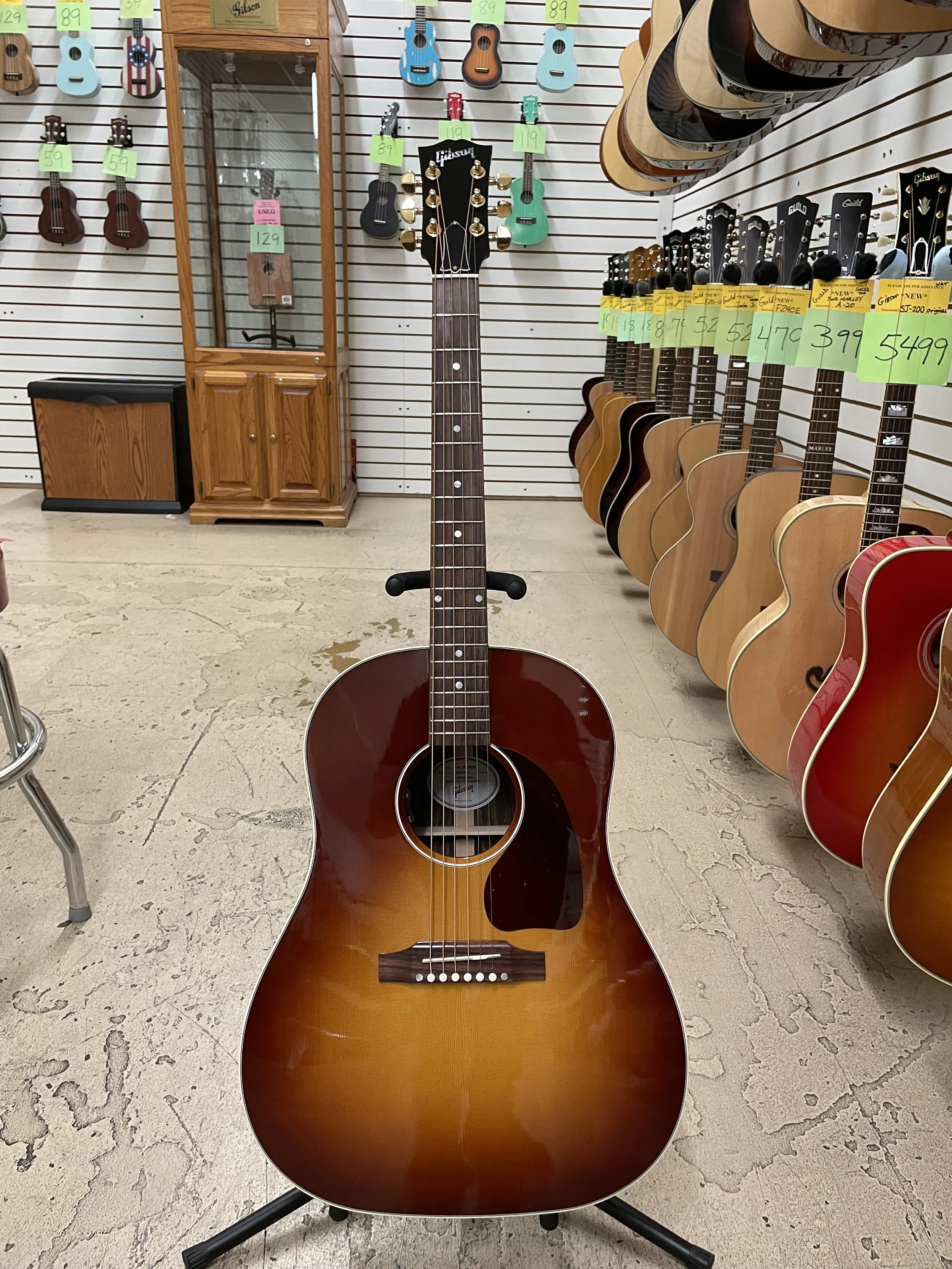 Gibson Acoustic Guitars — Bizarre Guitar